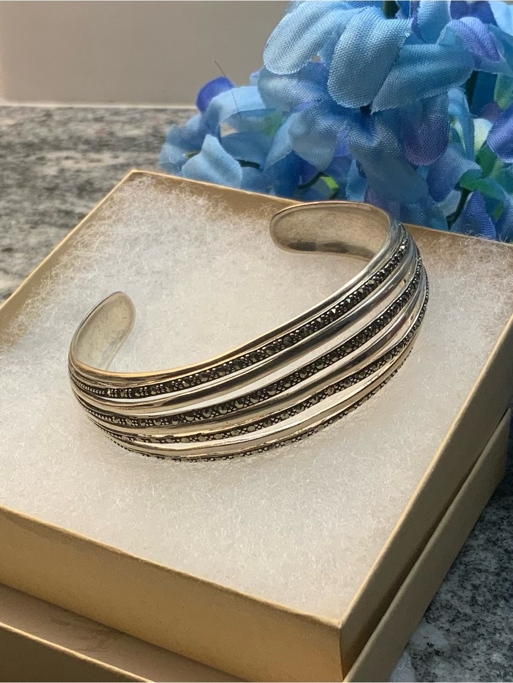 Vintage Sterling silver Marcacite Style Multi-Row Silver Cuff Bracelet. 25gm